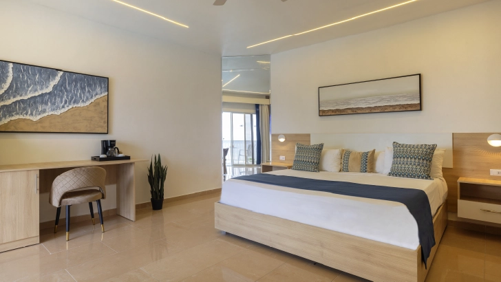 Cuenta con: cama King size, terraza, baño completo, aire acondicionado, balcón, WiFi, TV Plasma, Nevera, Ventilador de techo y Caja Fuerte.
Double Front Ocean View