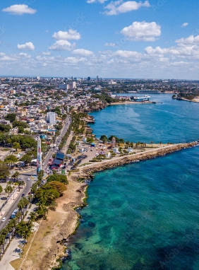 es el lugar ideal para compras y entretenimiento, con tiendas, restaurantes y artesanías locales en el corazón de Punta Cana.
Plaza Bávaro