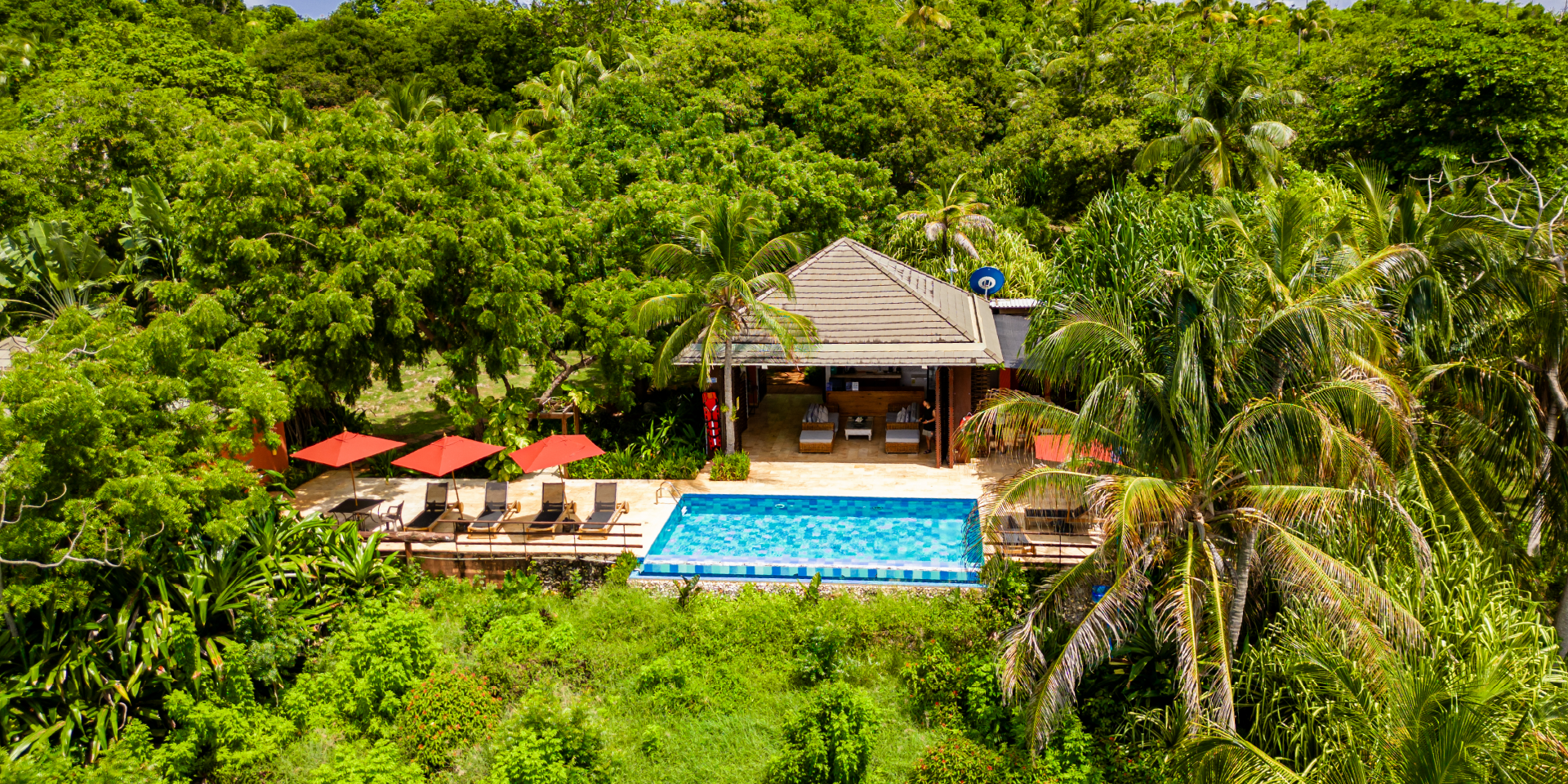 cabaña con piscina entre la naturaleza de san andres