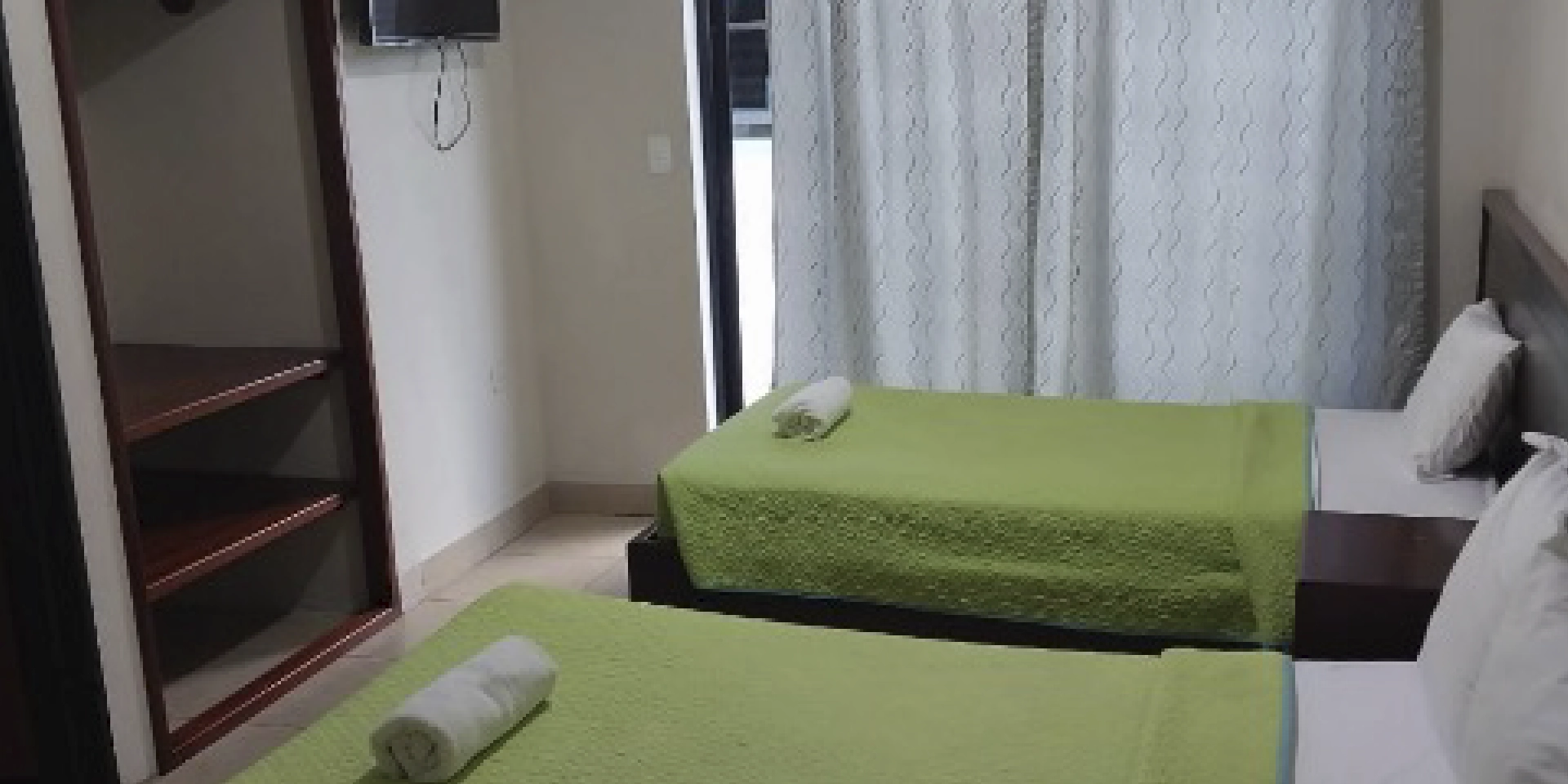 on-vacation-colombia-destino-ecuador-hotel-paradise-habitacion-triple-1920x960px