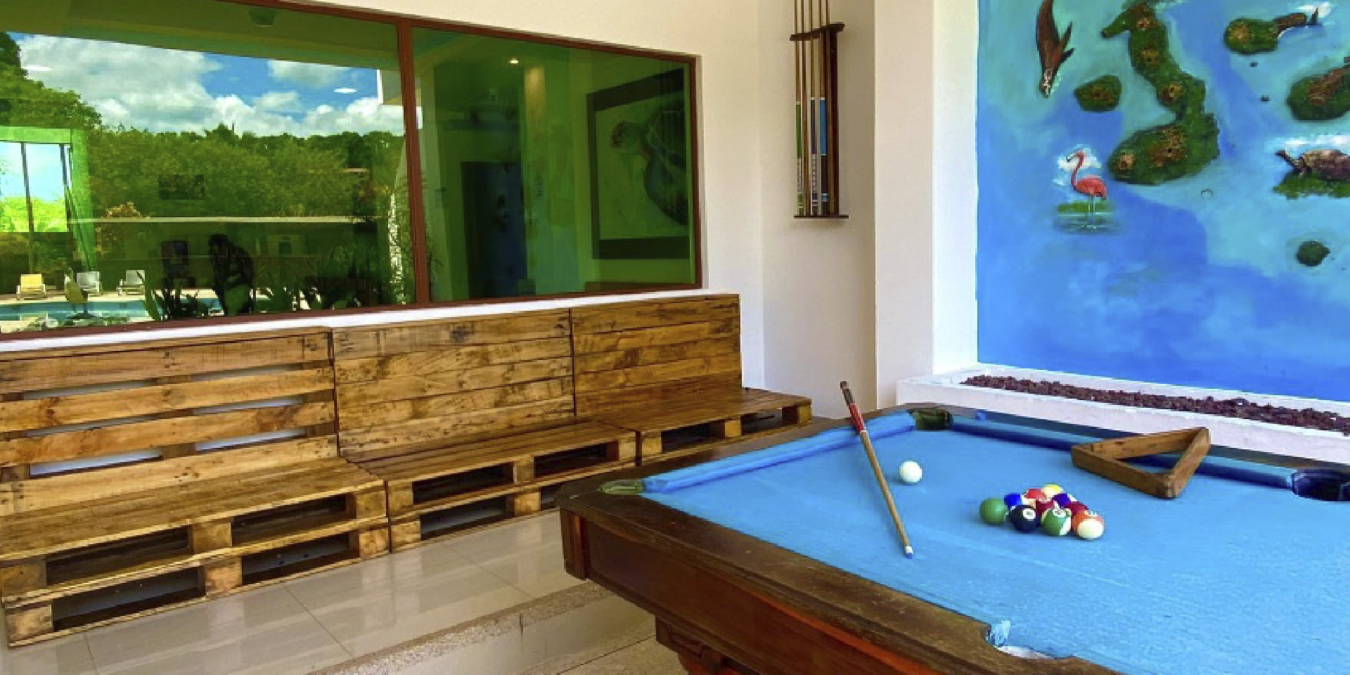 on-vacation-colombia-destino-ecuador-hotel-tortuga-bay-billar-1920x960px