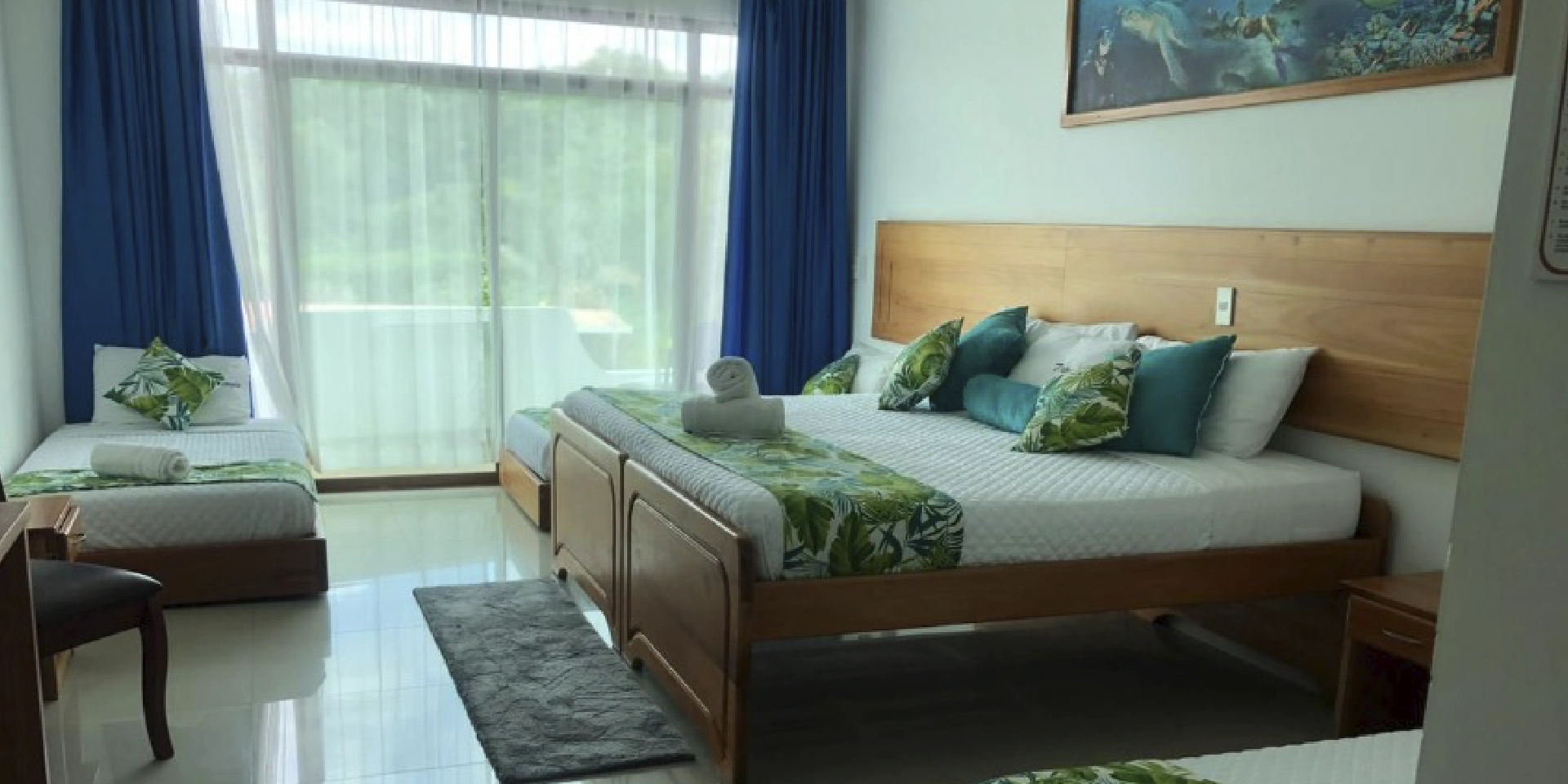 on-vacation-colombia-destino-ecuador-hotel-tortuga-bay-habitacion-cuadruple-1920x960px