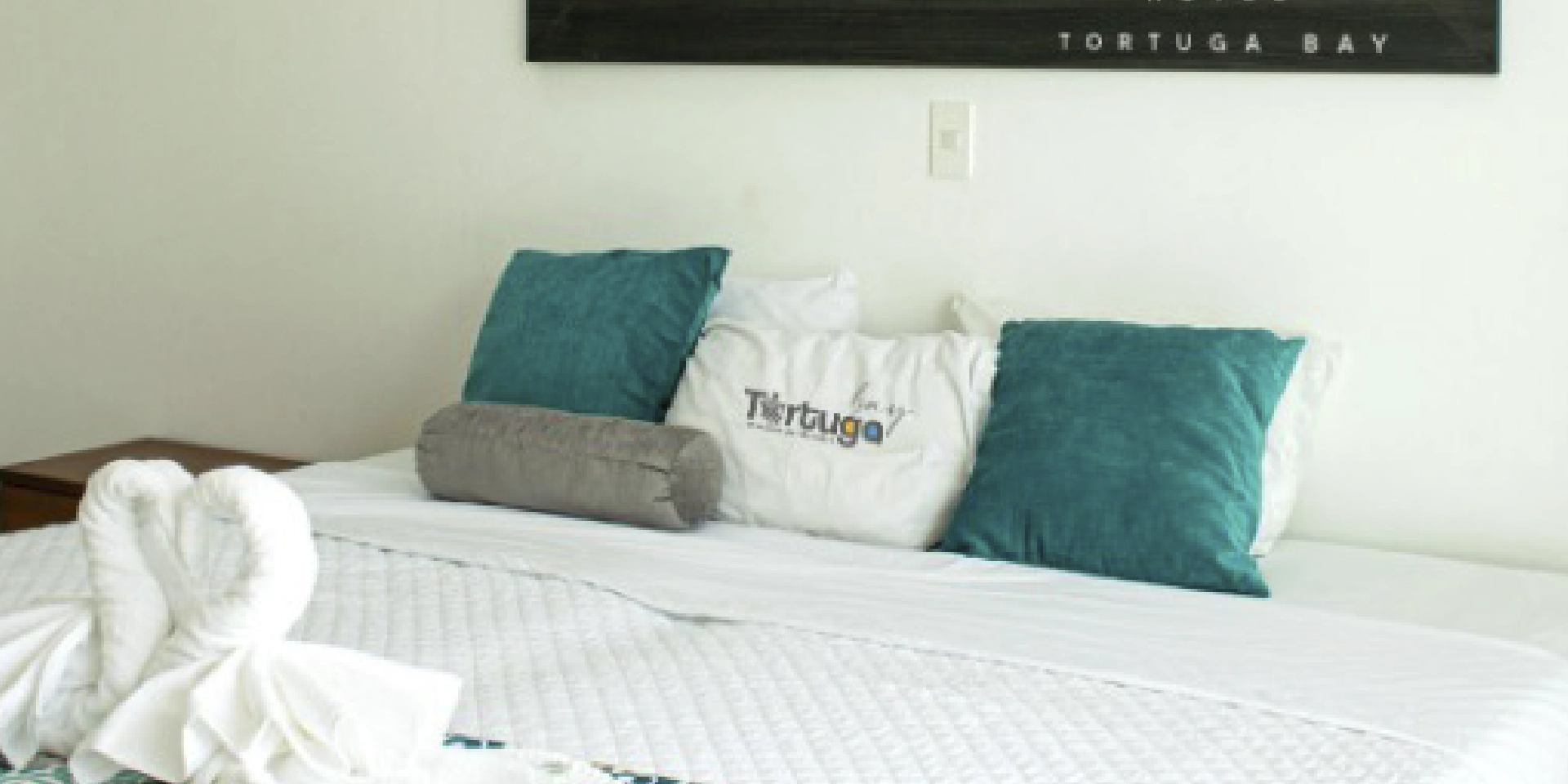 on-vacation-colombia-destino-ecuador-hotel-tortuga-bay-habitacion-doble-1920x960px