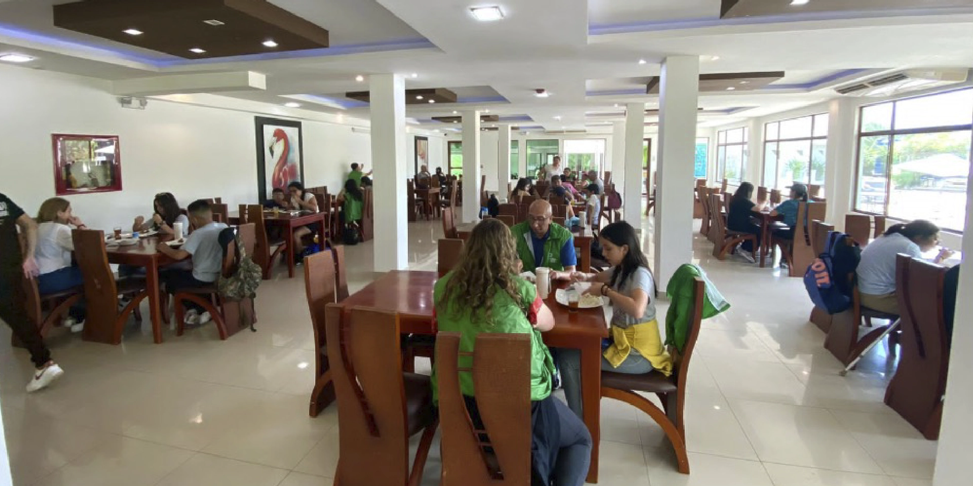 on-vacation-colombia-destino-ecuador-hotel-tortuga-bay-restaurante-1920x960px