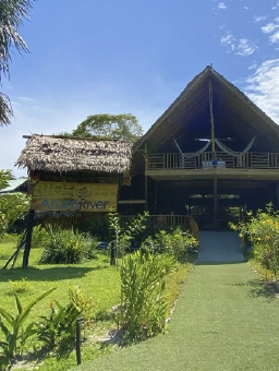 on-vacation-colombia-destino-amazonas-biohotel-arara-river