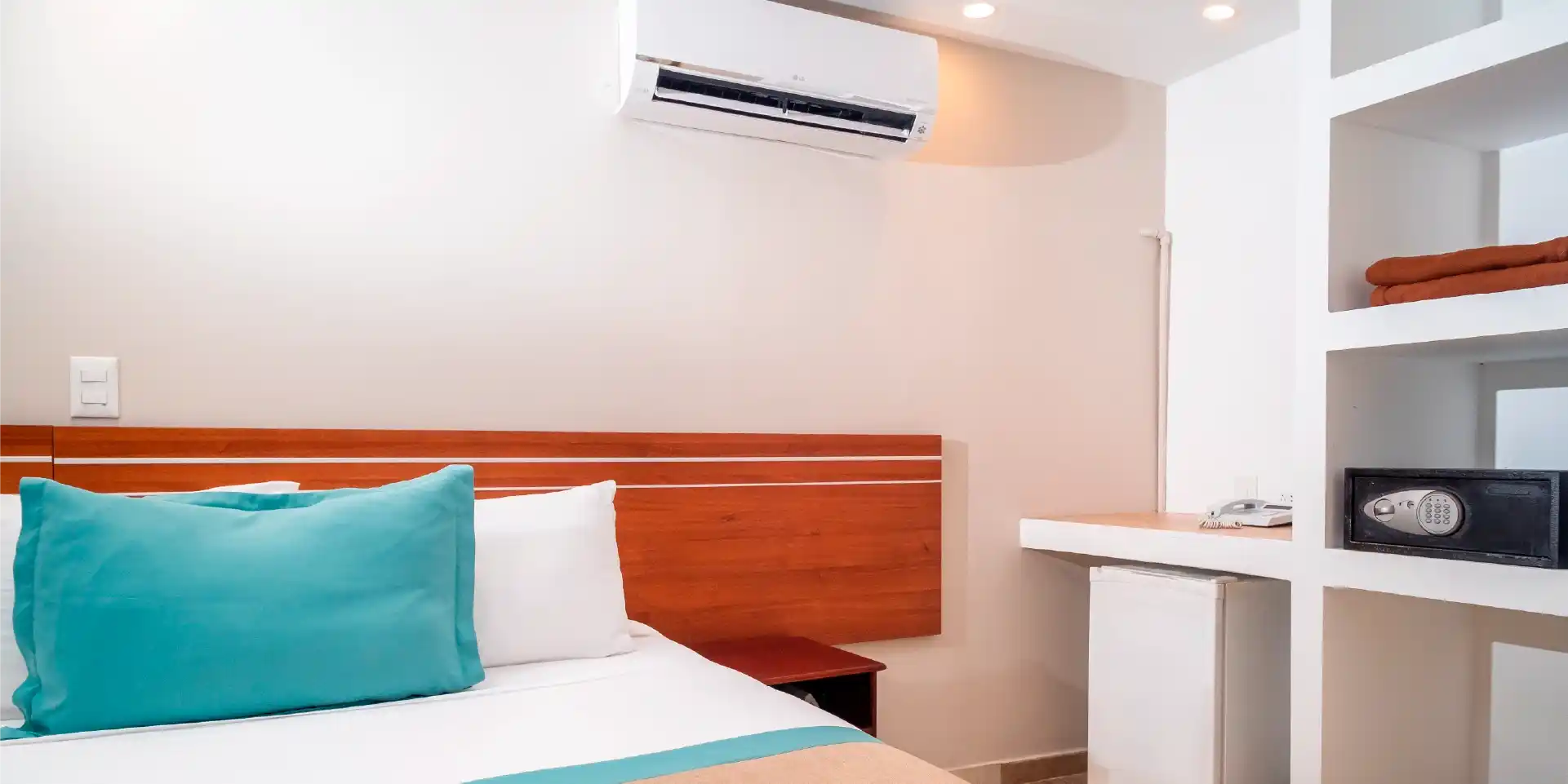 on-vacation-colombia-destino-san andres-hotel-portobelo-boulevard-habitacion-doble copy_11zon