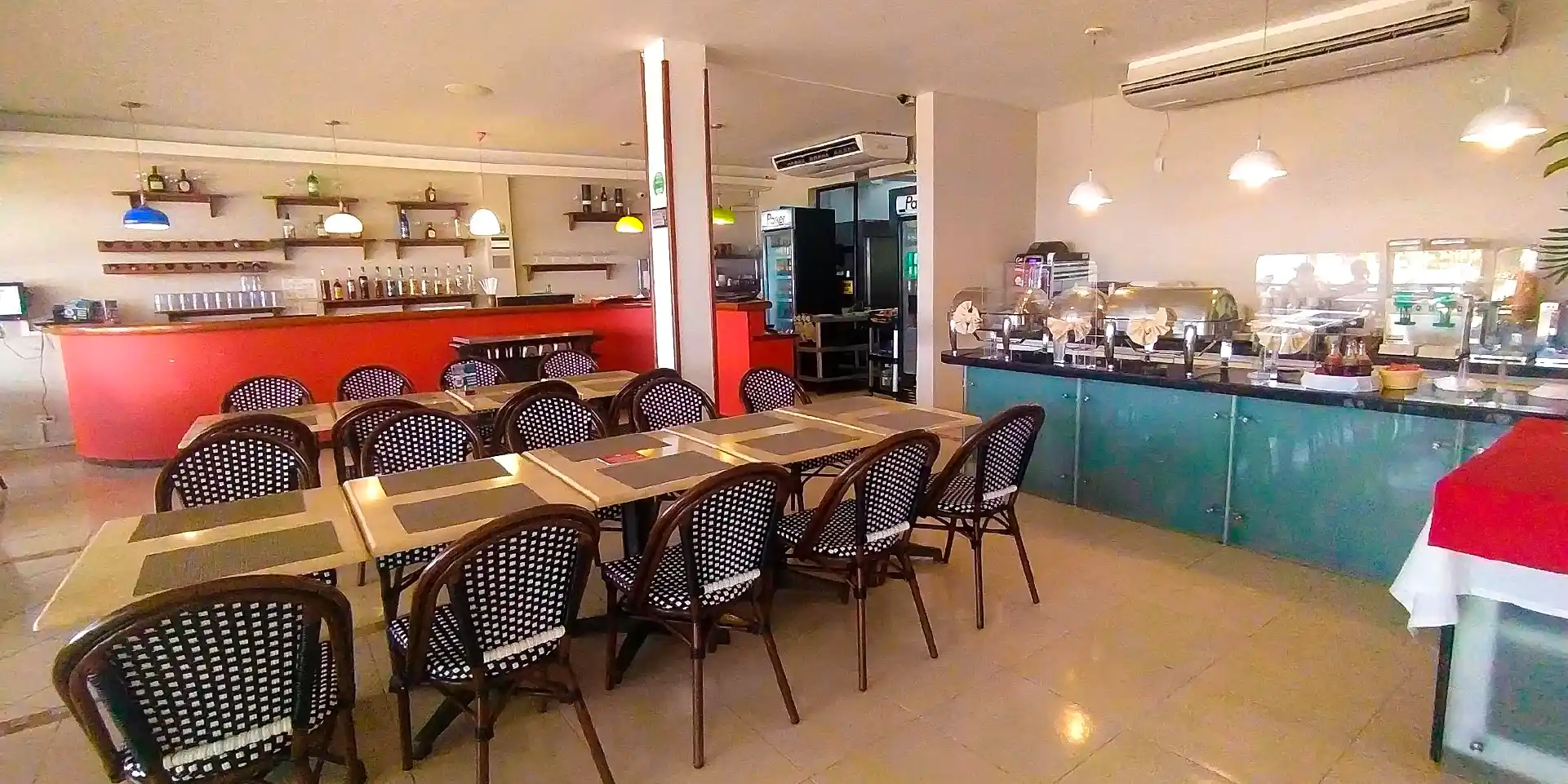 on-vacation-colombia-destino-san-andres-hotel-portobelo-boulevard-restaurante-1920x960 6_11zon