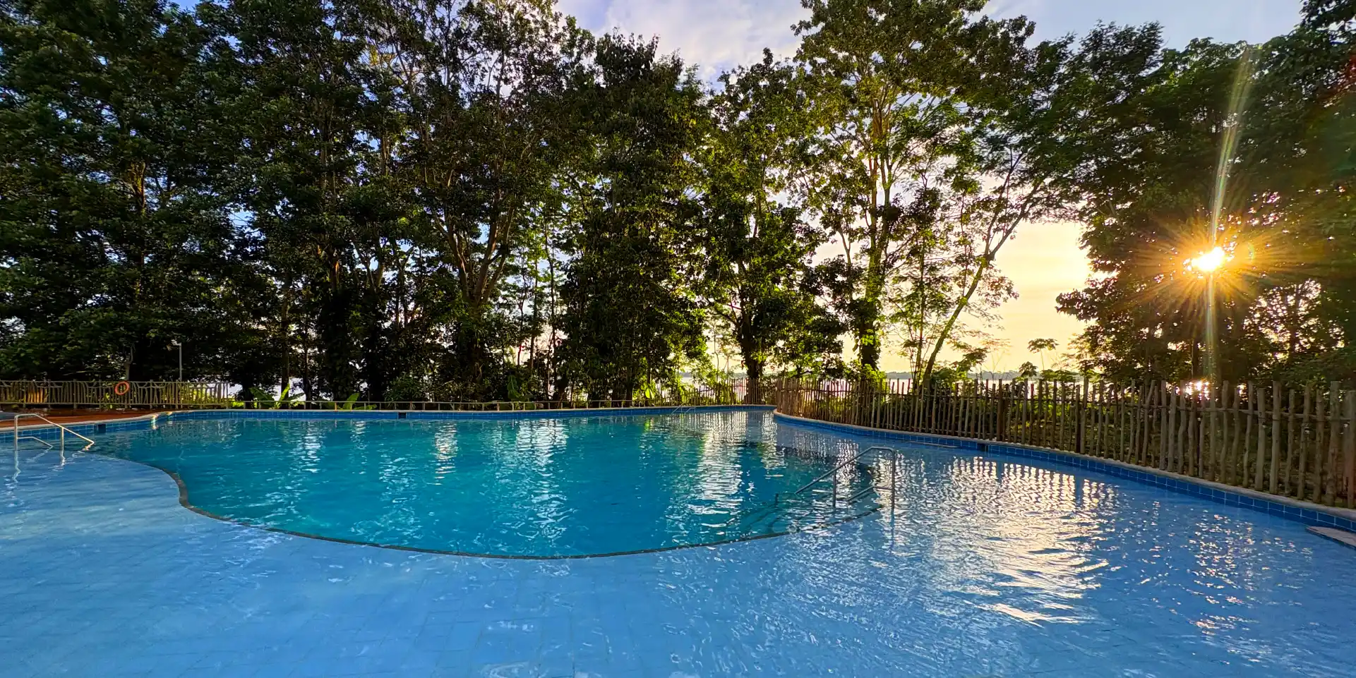 on-vacation-hotel-amazon-amazonas-nueva-piscina-2-1920x960_11zon